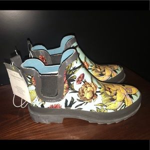 Waterproof Garden boots NWT